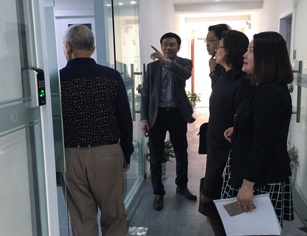 江西省司法廳鑒定管理局副局長(zhǎng)李麗一行蒞臨我中心考察調(diào)研